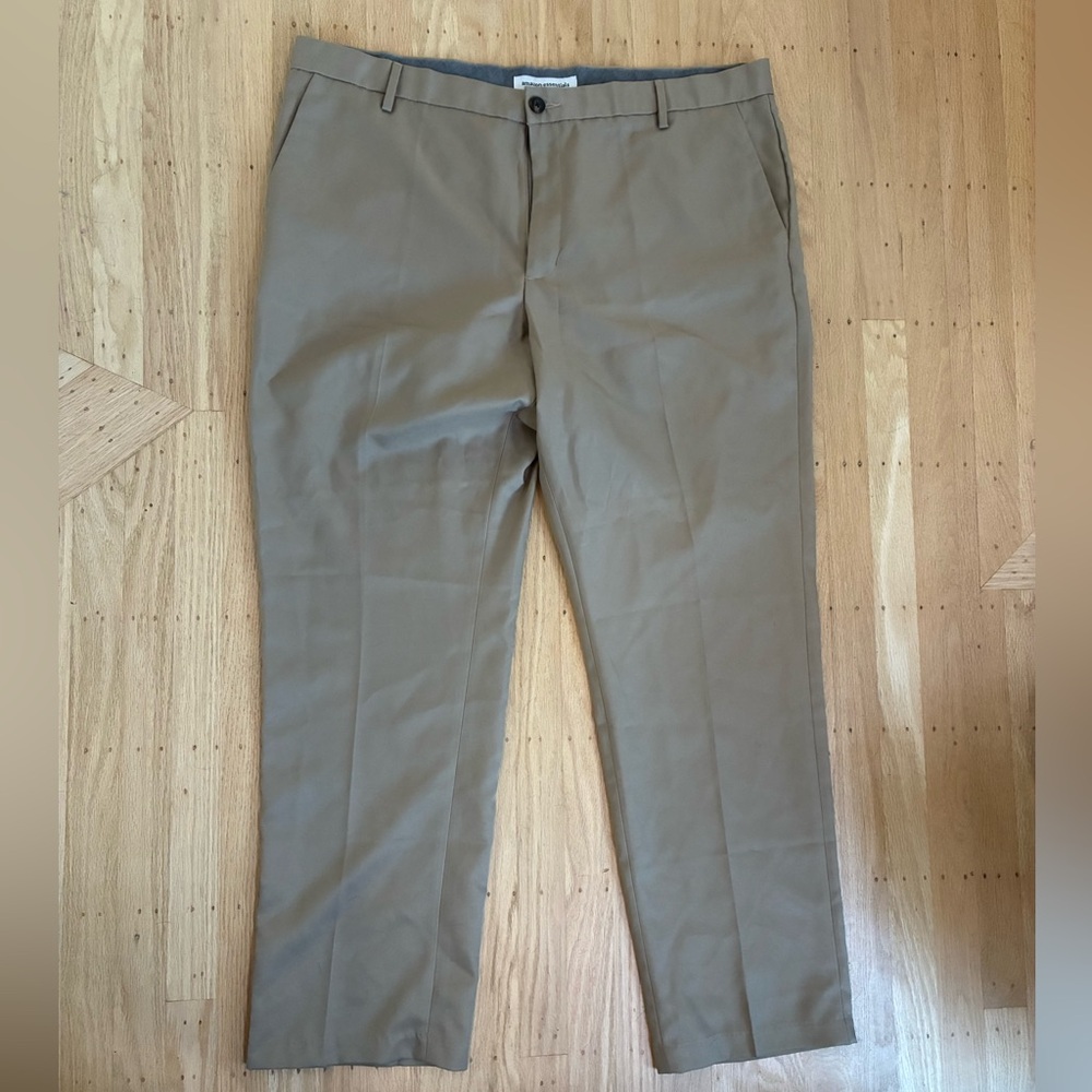 Amazon Essentials Men's Khaki Chino Pants - Tan